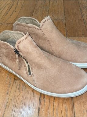 ECCO Soft 7 Low Cut Zip Booties Boots Nubuck Leather Women’s Size 9